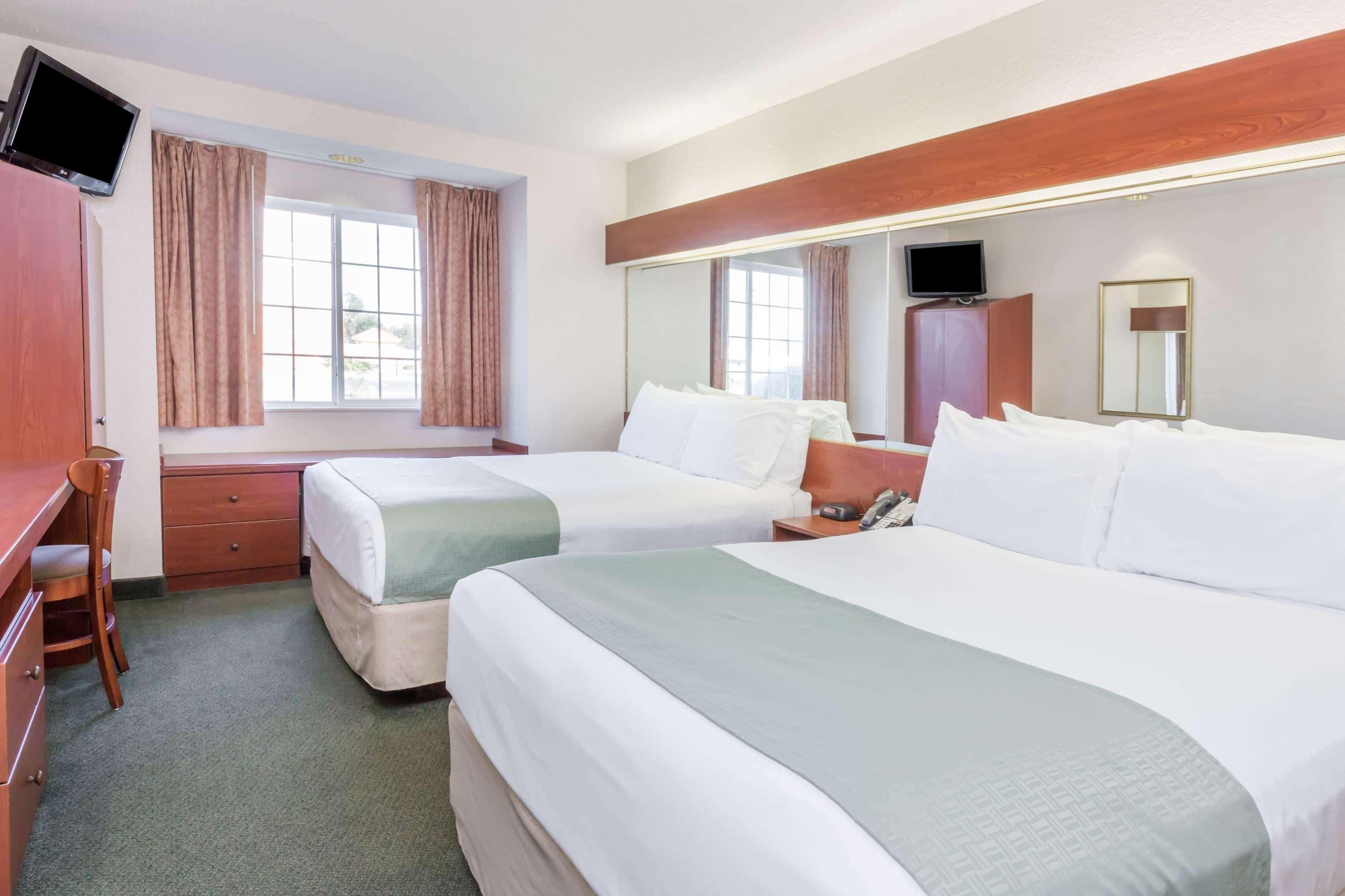Microtel Inn & Suites Marianna Exterior photo
