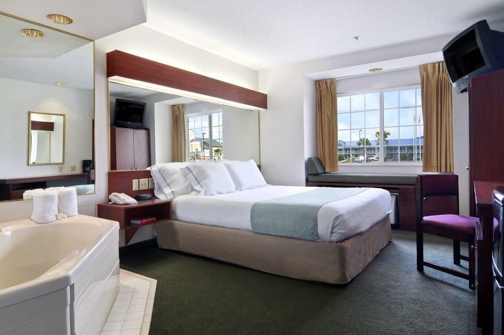 Microtel Inn & Suites Marianna Exterior photo